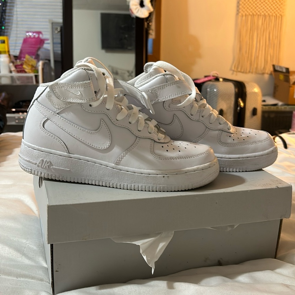 Nike Air Force 1’s - mid